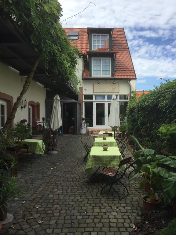 Alter Winzerhof Weisenheim Am Berg E.K. 호텔 외부 사진