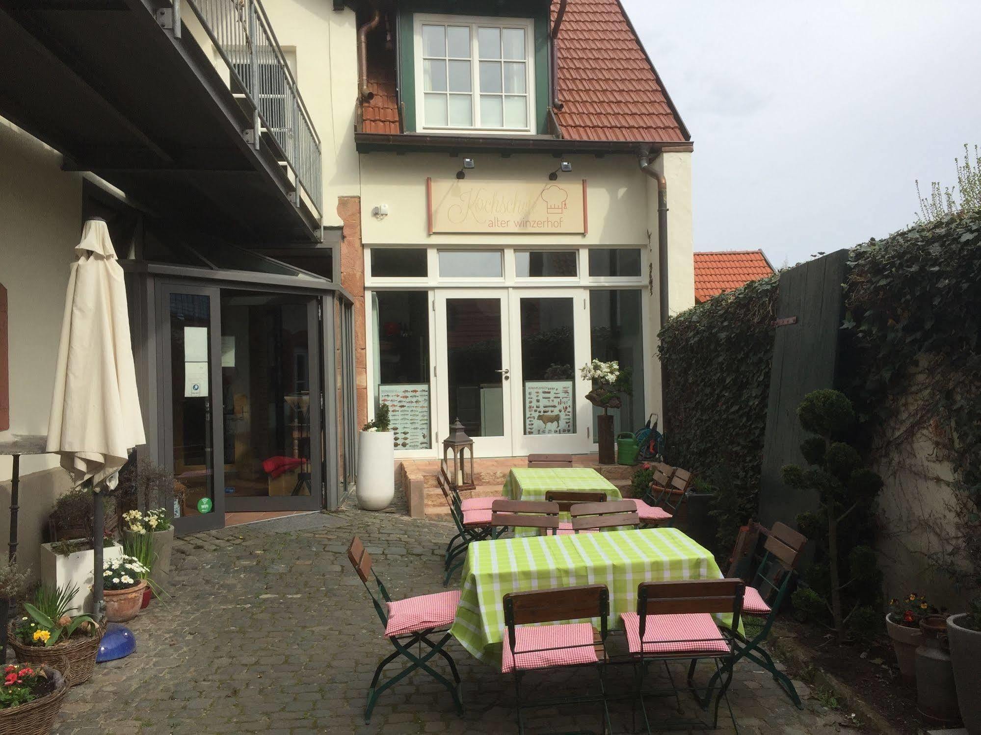 Alter Winzerhof Weisenheim Am Berg E.K. 호텔 외부 사진